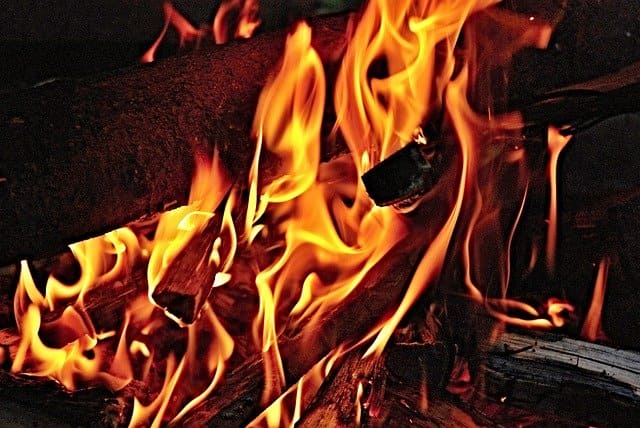 7 maneras de encender un fuego sin cerillas